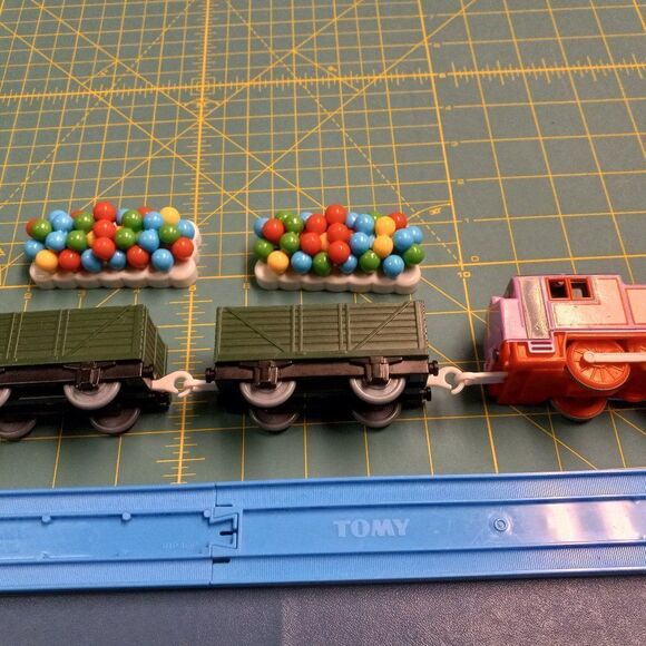 Track Master Engine Rosie and Green Balloon trucks - Picture 3 of 9